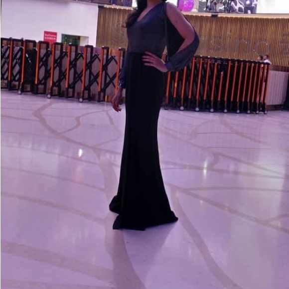 AND BLACK SILVER LONG GOWN WITH THIGH SLIT no tag but totally new no sign usage - Picture 2 of 2